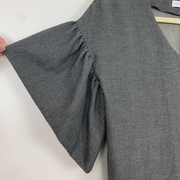 ASOS Black White Flutter Sleeve Blouse 4 - Picture 5 of 8